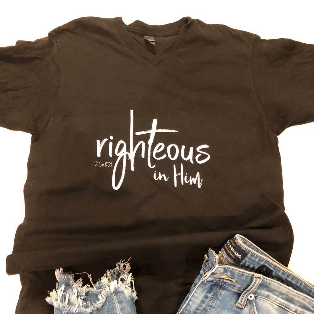 Christian Tee - Righteous in Him